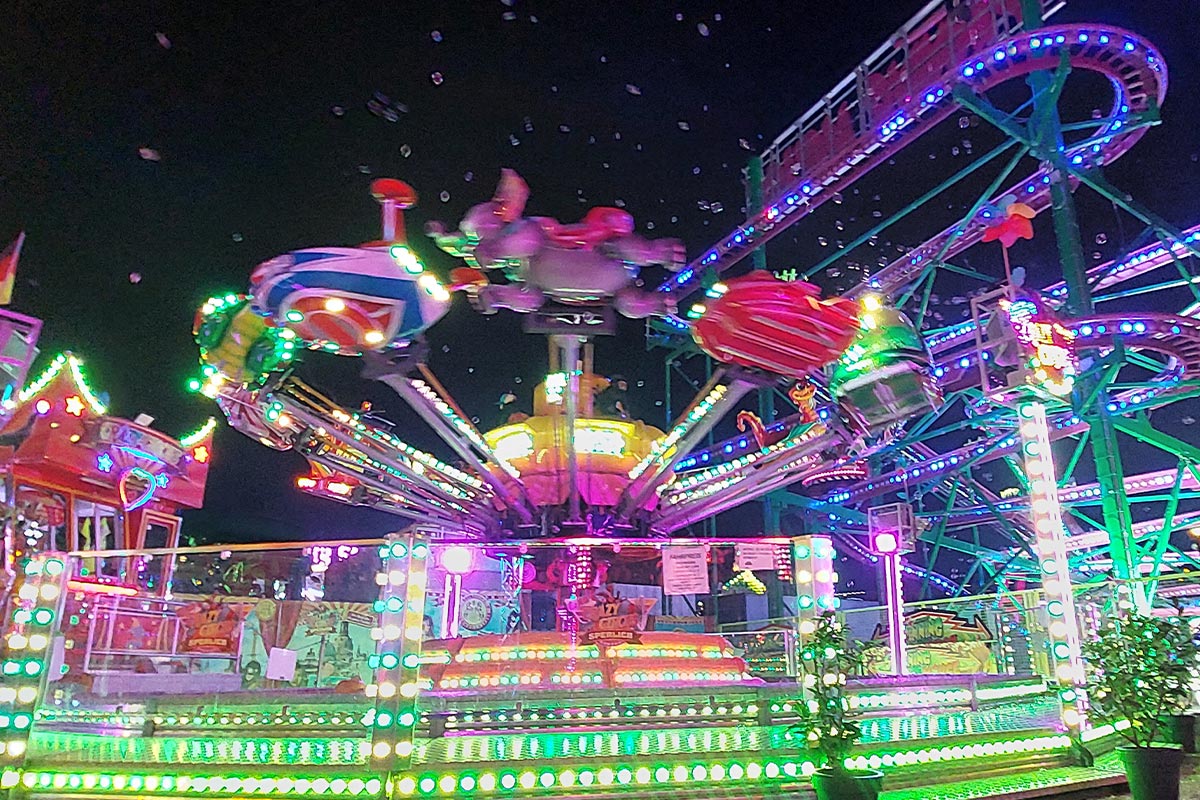 Kinderflug, eine tolle Attraktion für die kleinen Gäste des Volksfestes in Dresden