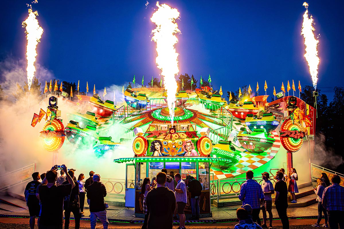 Das aufregende und rasante Fahrgeschäft Splitt Flipper